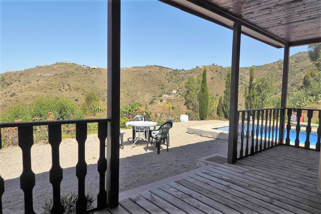 Casa de vacaciones con piscina privada y vistas al mar en Algarrobo, Andalucía.