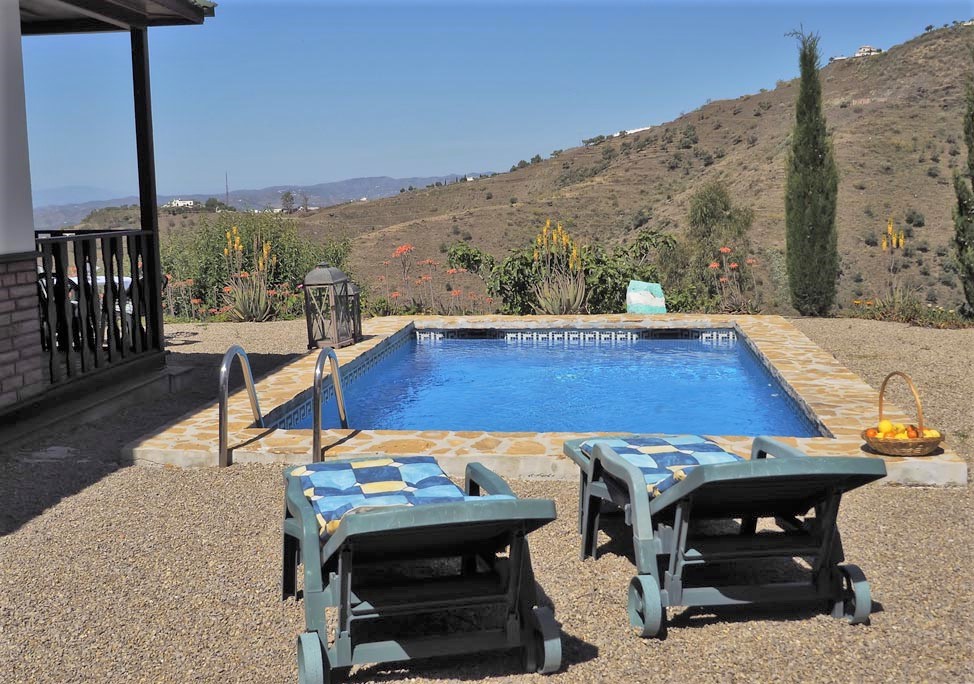 Ferienhaus mit privatem Pool und Meerblick in Algarrobo, Andalusien.