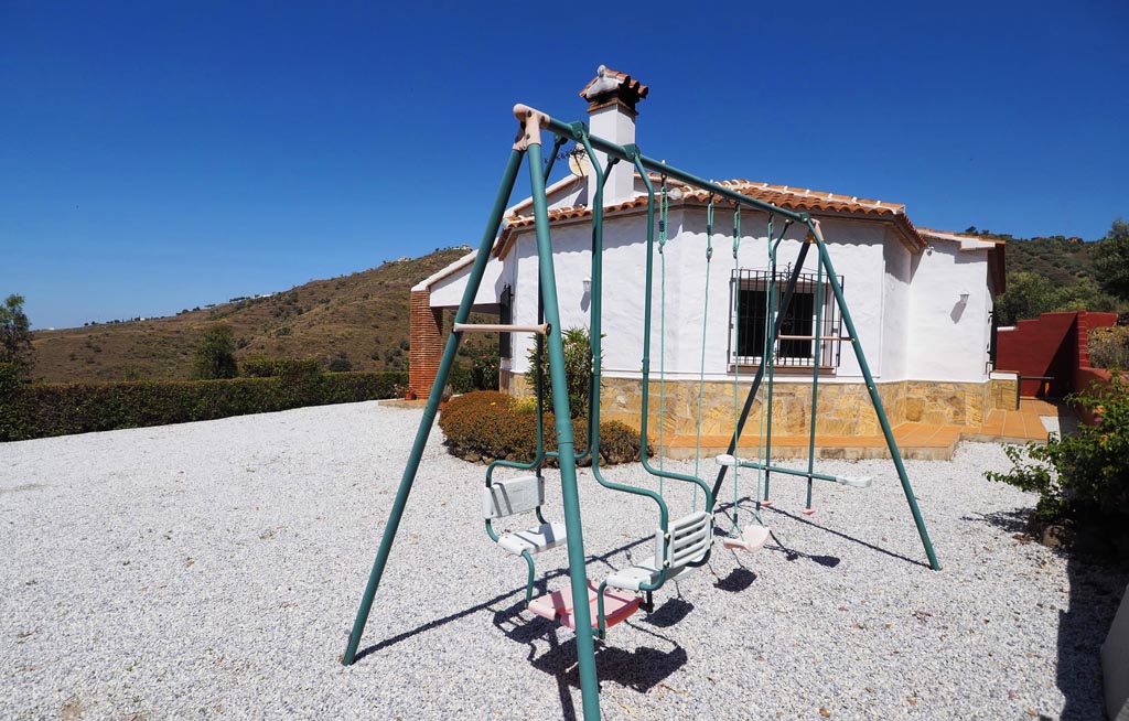 Feriehus med privat basseng og havutsikt i Algarrobo, Sør-Spania.