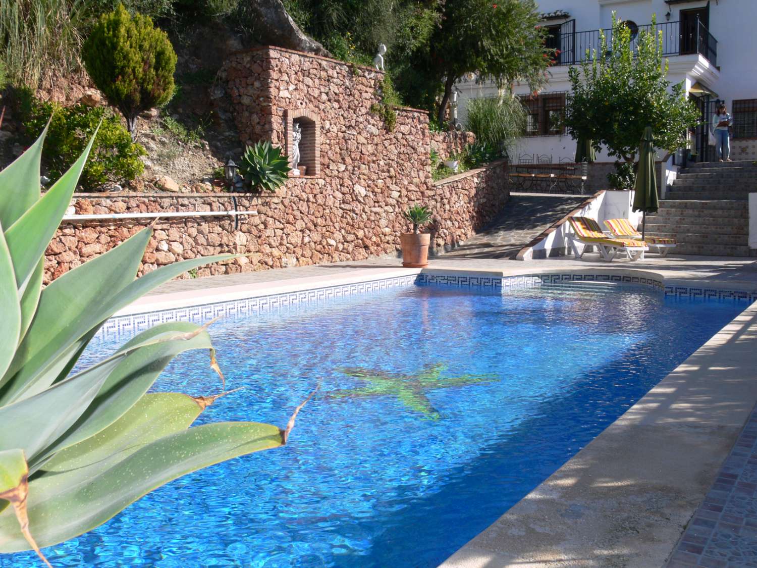 Vacker rymlig Cortijo med vacker trädgård och privat pool i området Frigiliana, södra Spanien