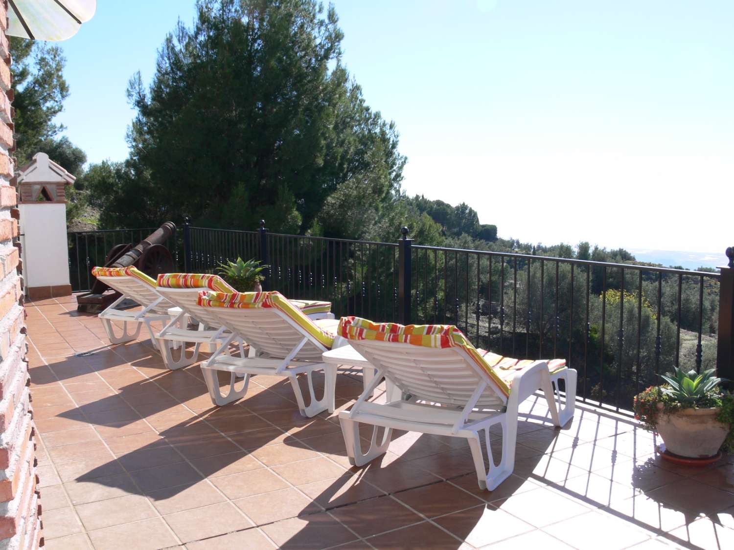 Beau Cortijo spacieux avec beau jardin et piscine privée dans la région de Frigiliana, sud de l’Espagne