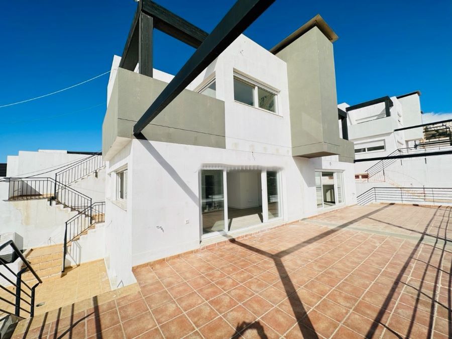 Luxury villas with modern styles in the Balcones del Peñoncillo urbanization in Torrox Costa.