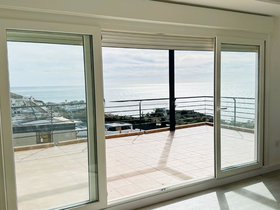 Villas de lujo con estilos modernos en la urbanización Balcones del Peñoncillo en Torrox Costa.