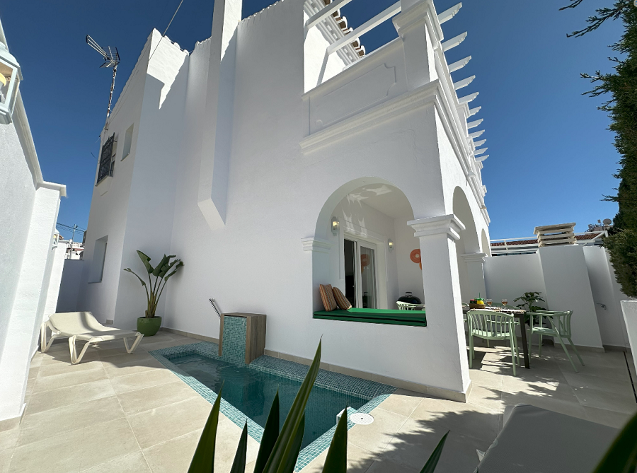 This villa is a contemporary three-bedroom villa with a west facing terrace and a private plunge pool