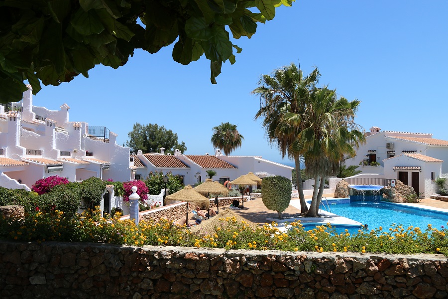 Appartement rénové et décoré avec goût dans le quartier recherché de Capistrano Village à Nerja.