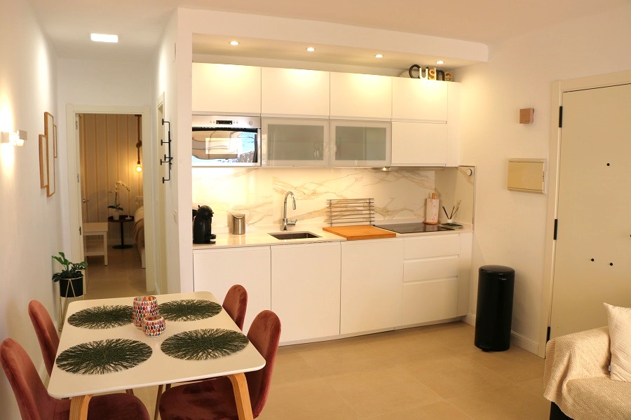 Renovated tastefully decorated apartment in the sought-after Capistrano Village in Nerja.