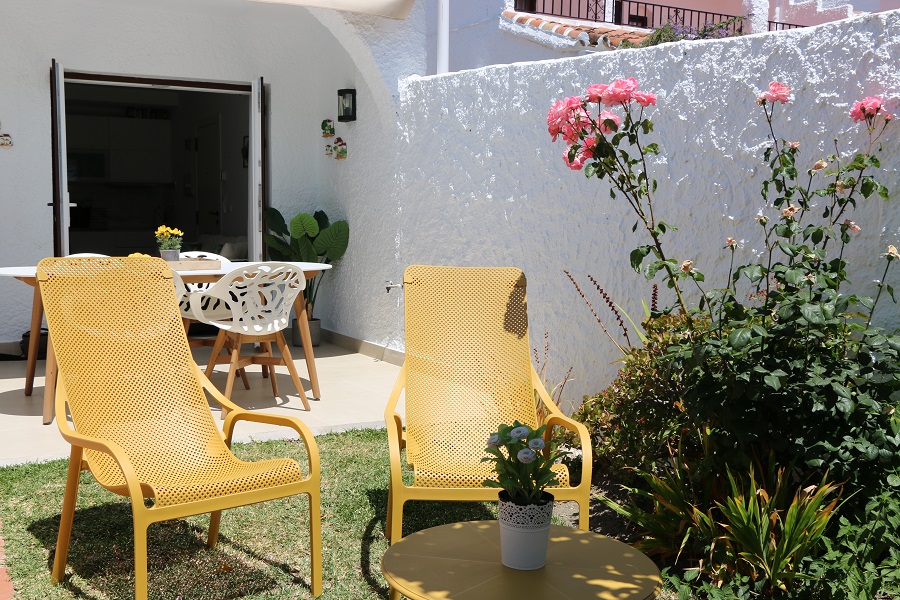 Renovert smakfullt innredet leilighet i den ettertraktede Capistrano Village i Nerja.