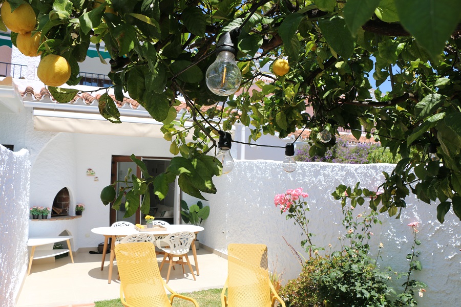 Renovert smakfullt innredet leilighet i den ettertraktede Capistrano Village i Nerja.