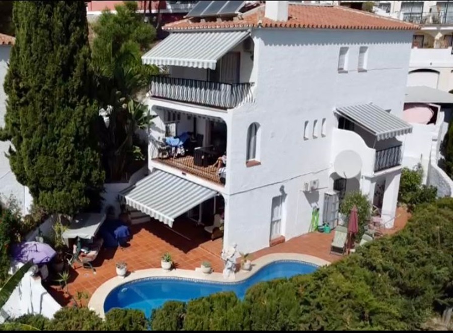 Villa avec appartement indépendant et piscine privée à Burriana