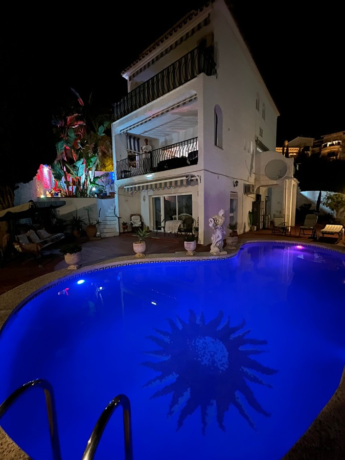 Chalet con apartamento independiente y piscina privada en Burriana