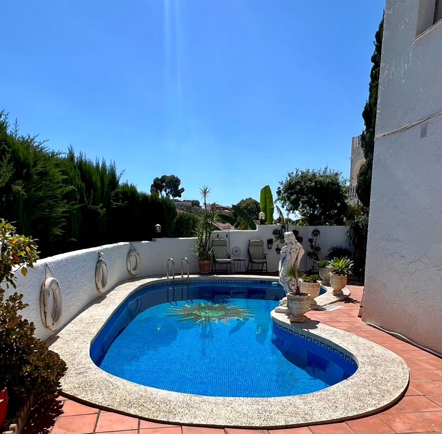 Villa avec appartement indépendant et piscine privée à Burriana