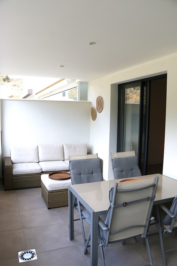 Nuevo apartamento lujosamente terminado en un complejo a pequeña escala para unas maravillosas vacaciones de playa en Nerja, sur de España.