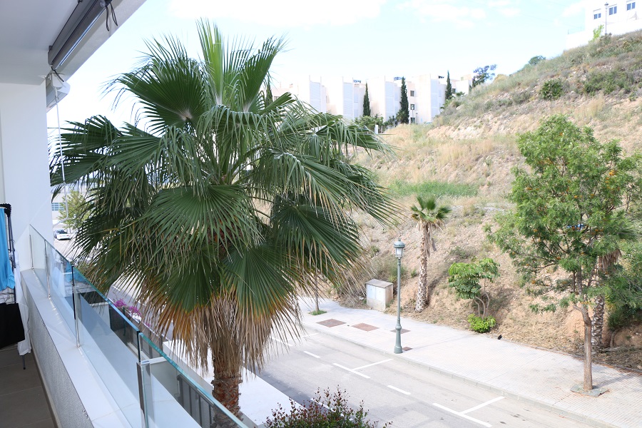 Neue luxuriös ausgestattete Wohnung in einer kleinen Anlage für einen wunderschönen Strandurlaub in Nerja, Südspanien.