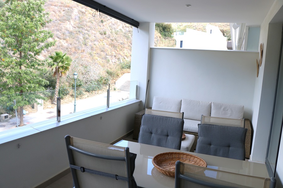 Nuevo apartamento lujosamente terminado en un complejo a pequeña escala para unas maravillosas vacaciones de playa en Nerja, sur de España.