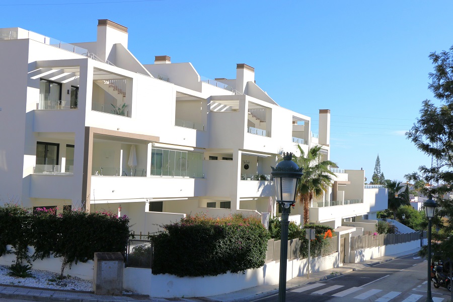 Nouvel appartement luxueusement fini dans un complexe à petite échelle pour de merveilleuses vacances à la plage à Nerja, dans le sud de l’Espagne.