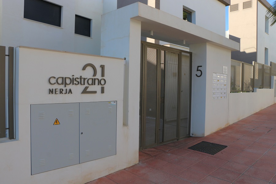 Nieuw luxe afgewerkt appartement in kleinschalig complex voor een heerlijke strand vakantie in Nerja, Zuid Spanje.