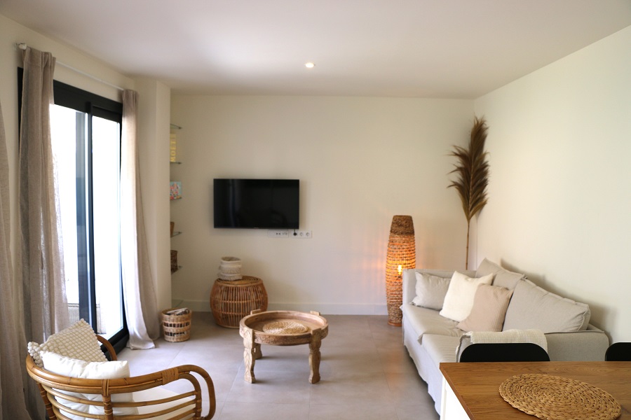 Nuevo apartamento lujosamente terminado en un complejo a pequeña escala para unas maravillosas vacaciones de playa en Nerja, sur de España.