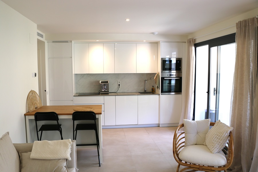 Nouvel appartement luxueusement fini dans un complexe à petite échelle pour de merveilleuses vacances à la plage à Nerja, dans le sud de l’Espagne.