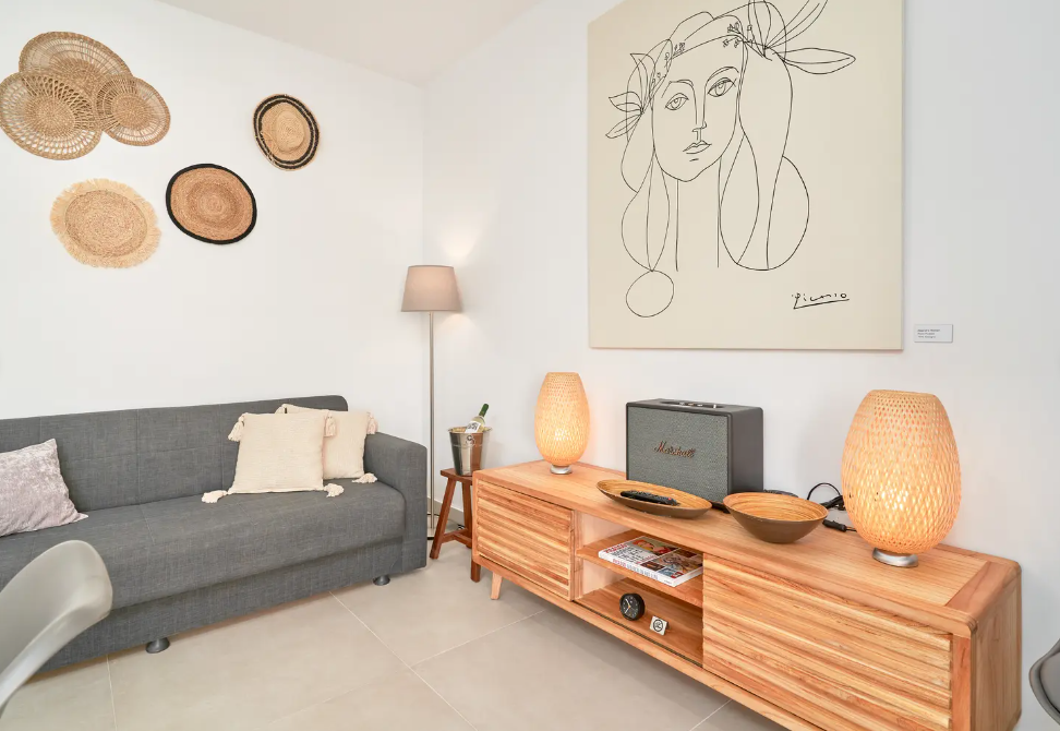 Fantastic 1-bedroom apartment a stone's throw from the famous beach of Burriana in Nerja!