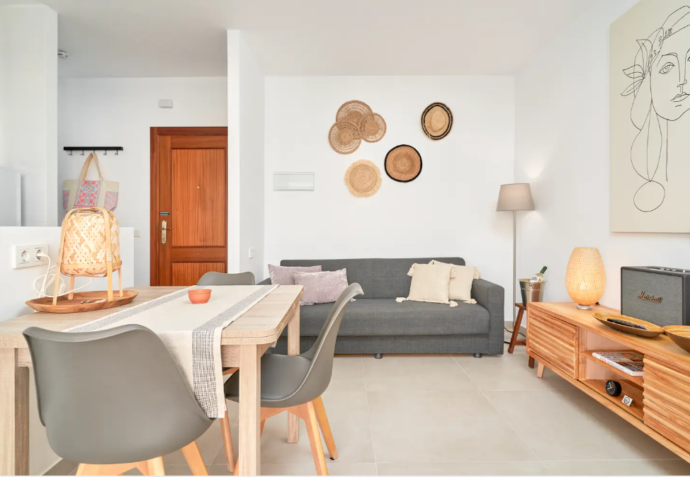 Fantastic 1-bedroom apartment a stone's throw from the famous beach of Burriana in Nerja!