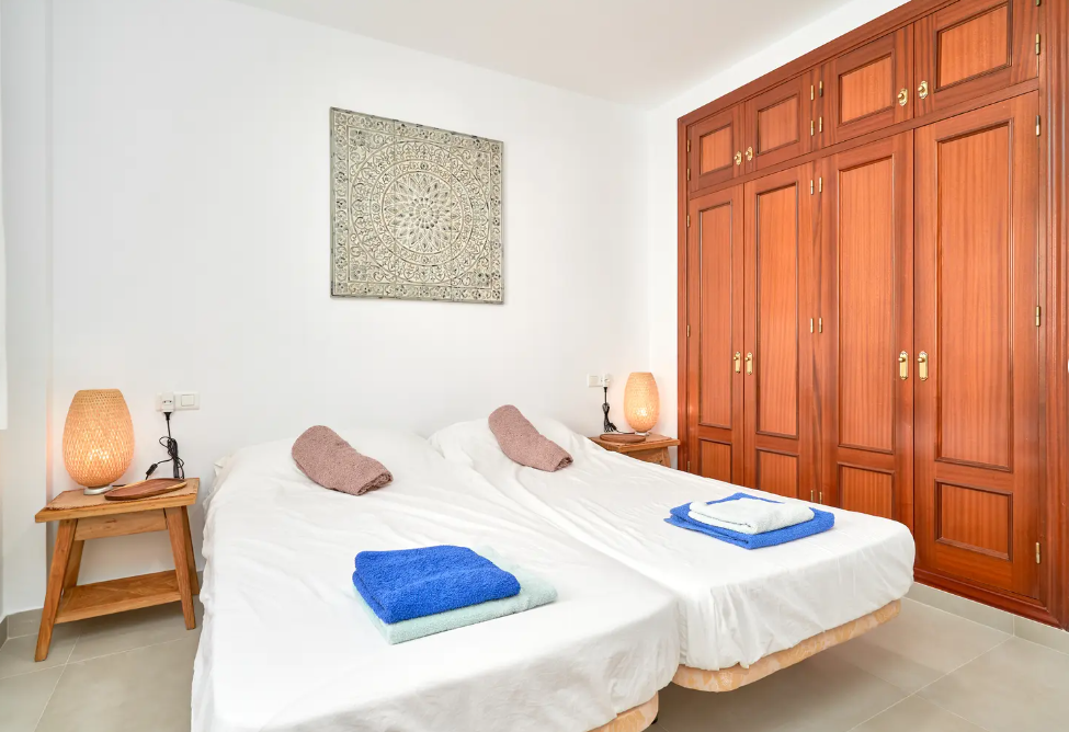 Fantastic 1-bedroom apartment a stone's throw from the famous beach of Burriana in Nerja!