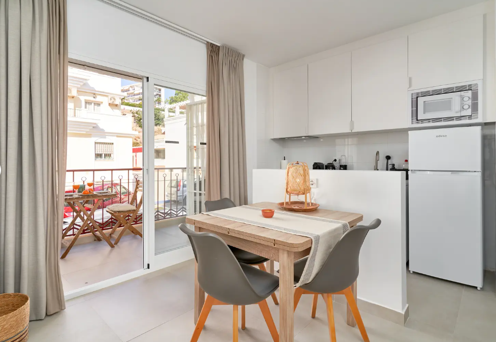 Fantastic 1-bedroom apartment a stone's throw from the famous beach of Burriana in Nerja!