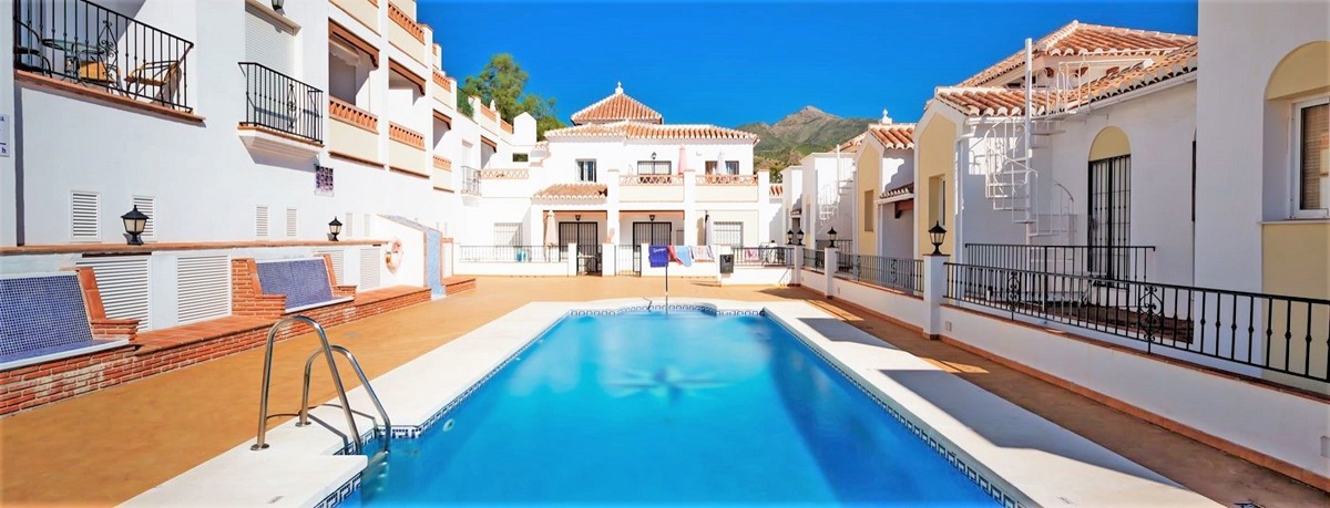 Appartement met 2 slaapkamers en gemeenschappelijk zwembad vlakbij het Burriana strand van Nerja