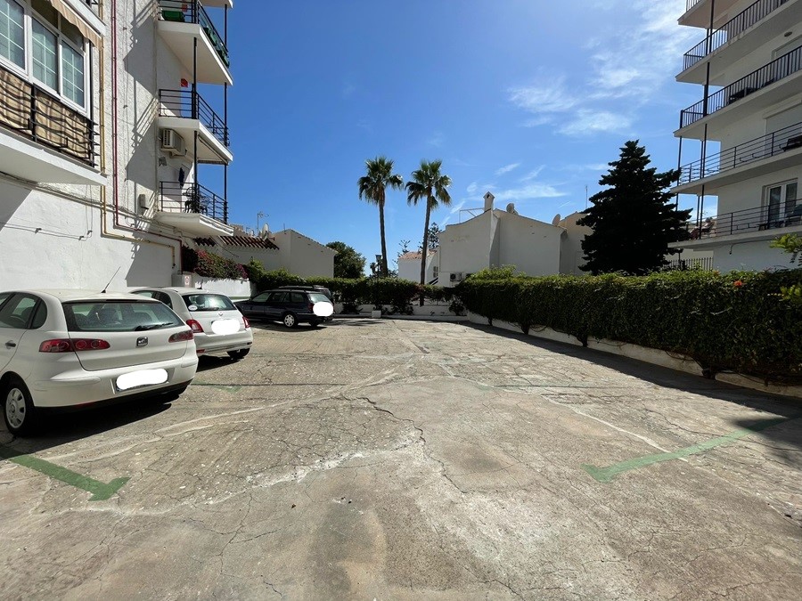 Modern compleet gerenoveerd appartement op 5 minuten lopen van het Burriana strand en het centrum van Nerja