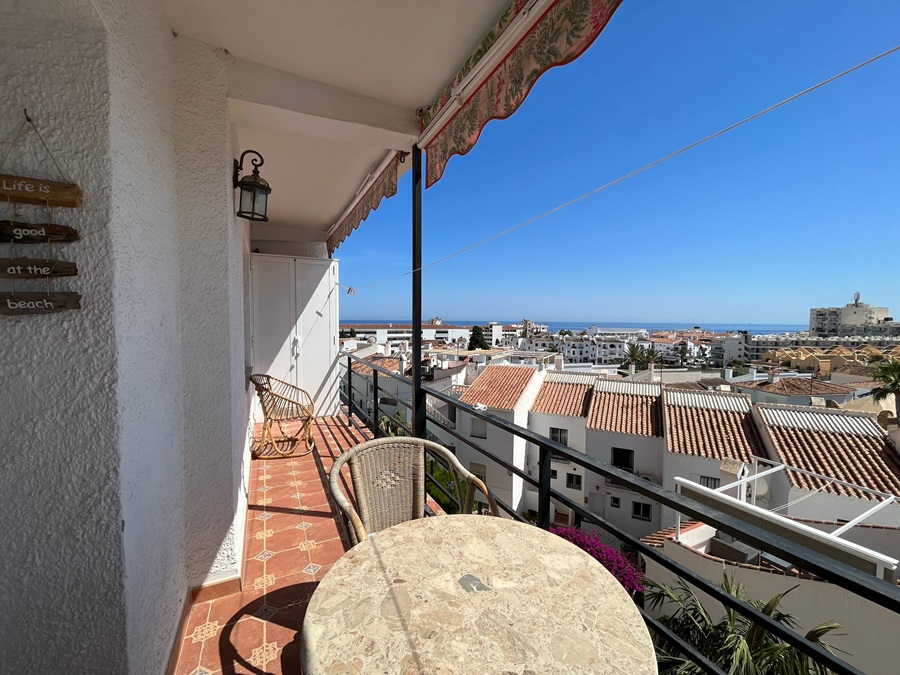 Modern compleet gerenoveerd appartement op 5 minuten lopen van het Burriana strand en het centrum van Nerja