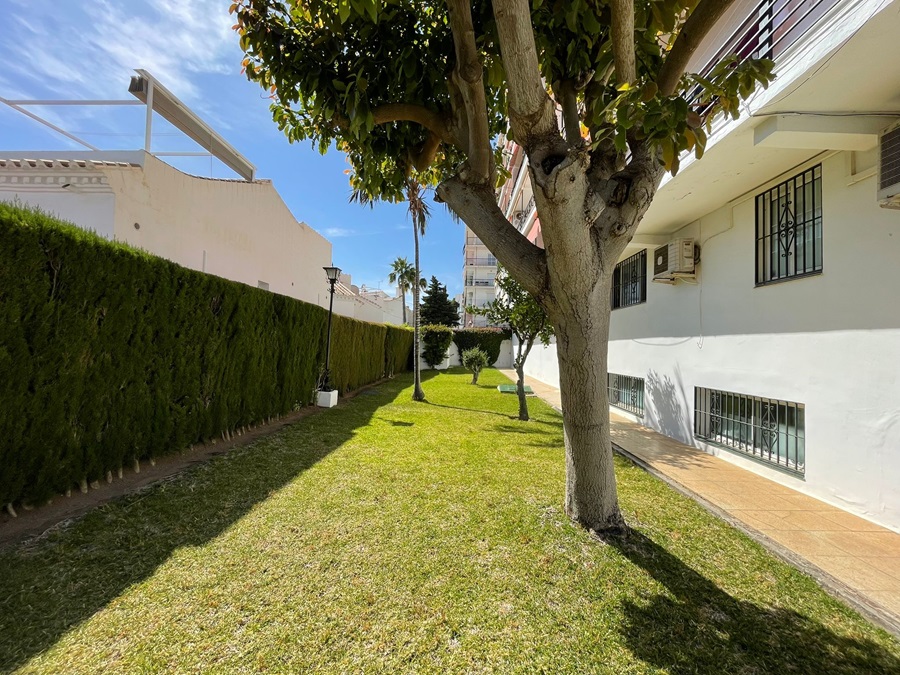 Modern compleet gerenoveerd appartement op 5 minuten lopen van het Burriana strand en het centrum van Nerja