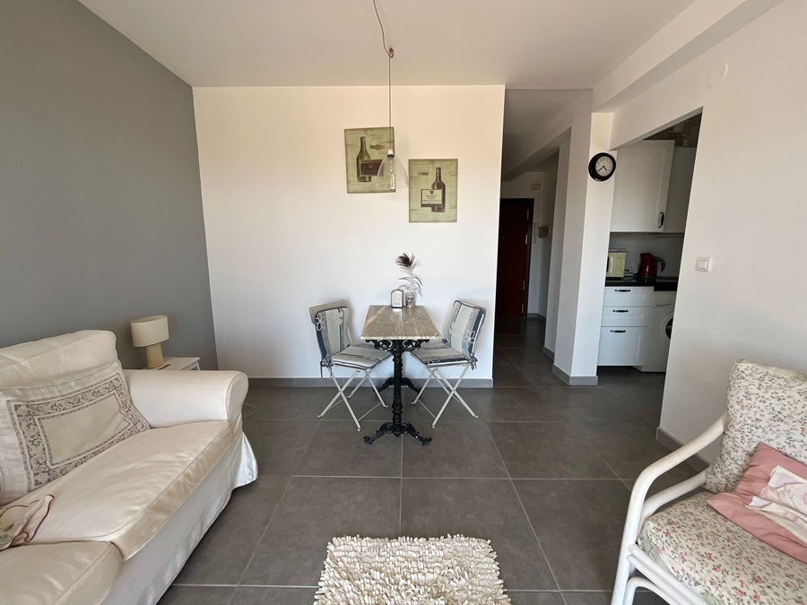 Modern compleet gerenoveerd appartement op 5 minuten lopen van het Burriana strand en het centrum van Nerja