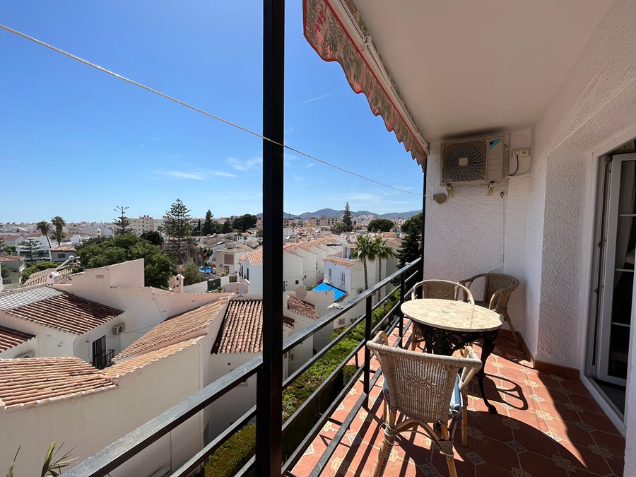 Modern completely renovated apartment 5 minutes walk from the Burriana beach and the center of Nerja