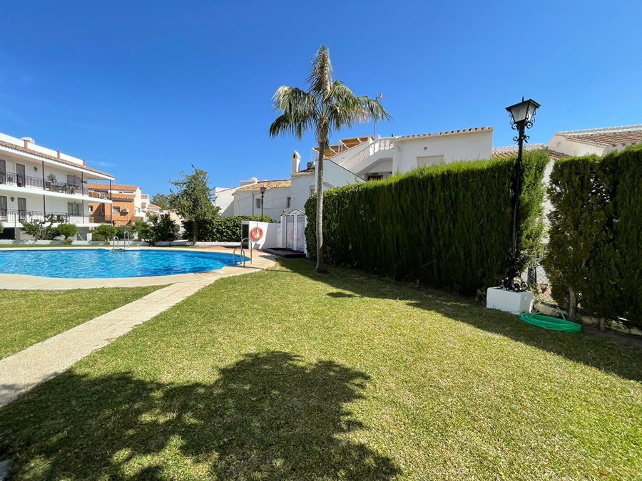 Appartement moderne entièrement rénové à 5 minutes à pied de la plage de Burriana et du centre de Nerja