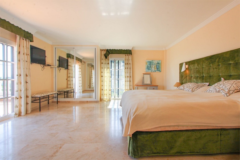 Spacious villa in Nerja with stunning sea views and private pool.