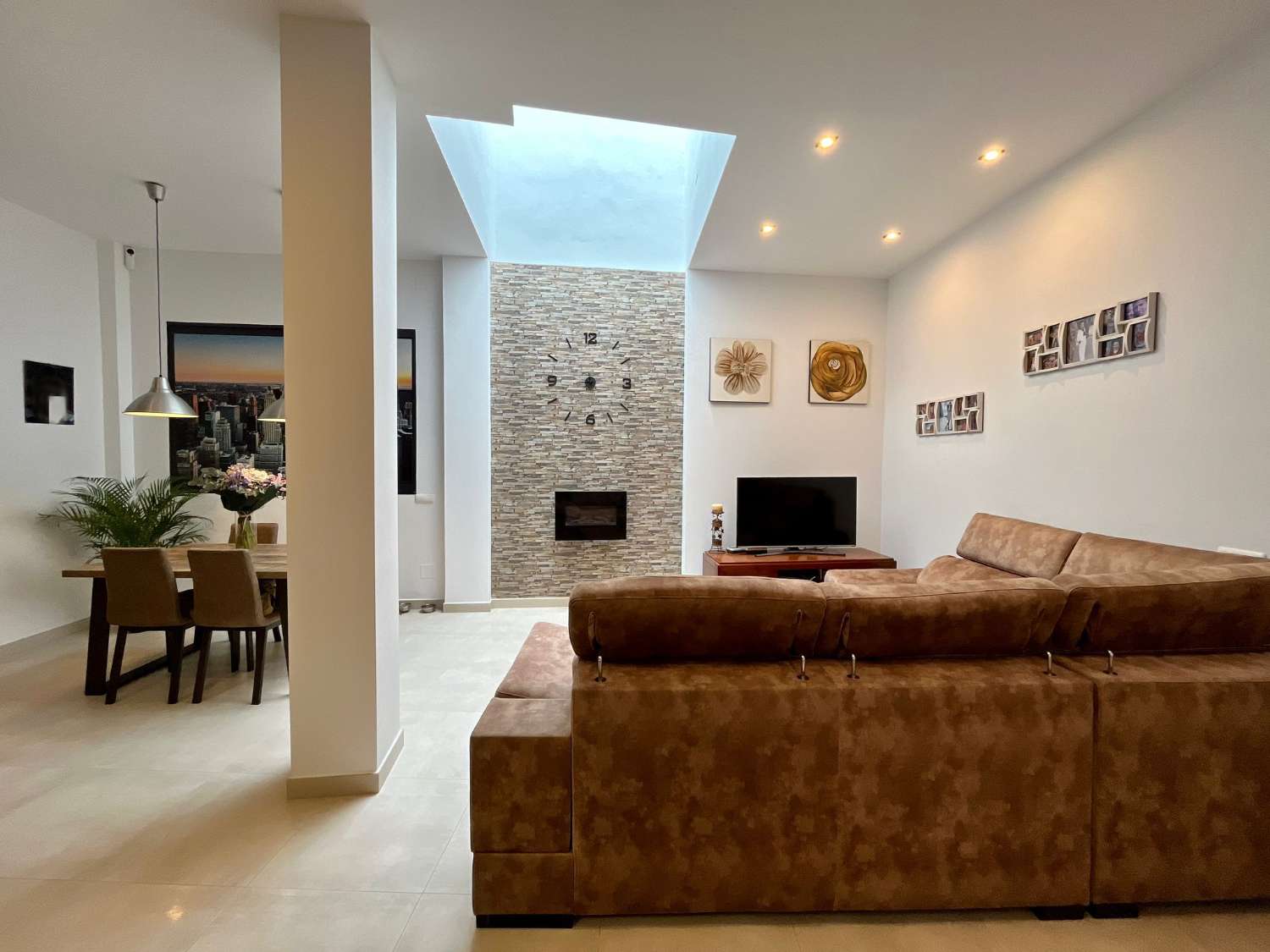 Modern house in the centre of Nerja with a spacious roof terrace.