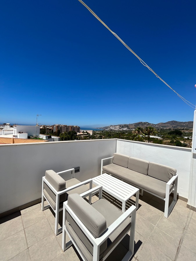 Exclusif à Villandalux, penthouse dans le centre de Nerja avec une vue magnifique sur la mer et un jacuzzi