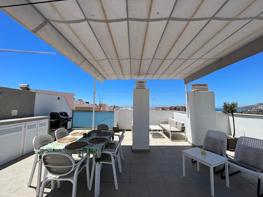 Exklusiv in Villandalux, Penthouse im Zentrum von Nerja mit schönem Meerblick und Whirlpool