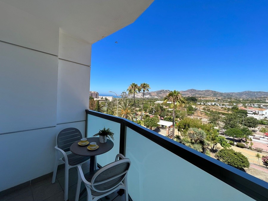 In esclusiva a Villandalux, attico nel centro di Nerja con splendida vista sul mare e jacuzzi