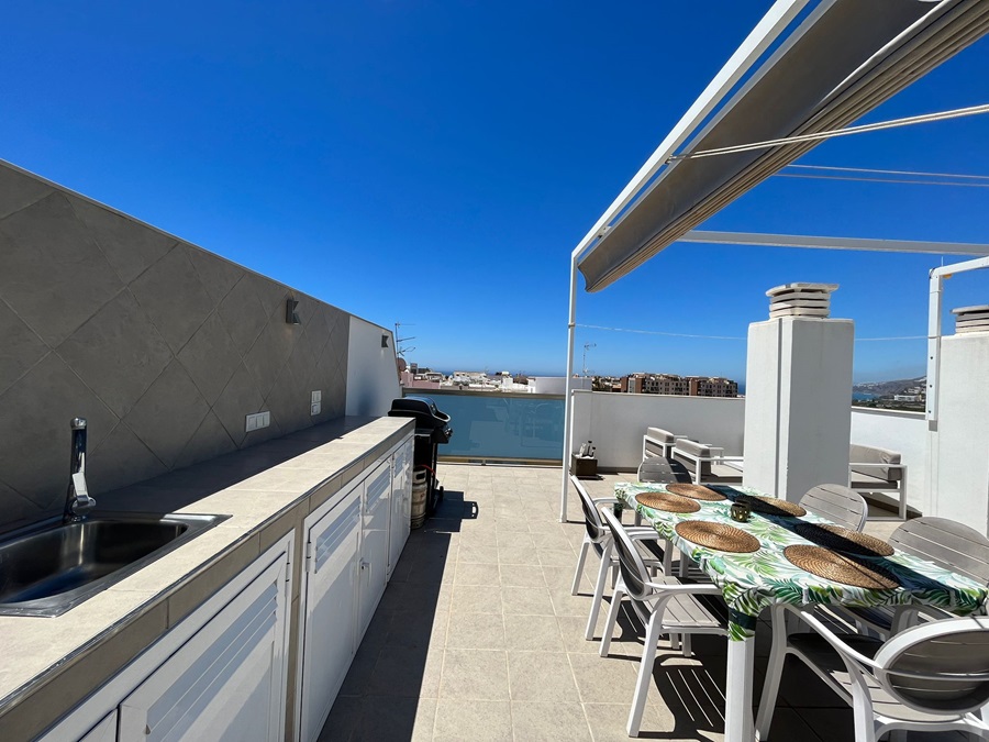 Exclusif à Villandalux, penthouse dans le centre de Nerja avec une vue magnifique sur la mer et un jacuzzi