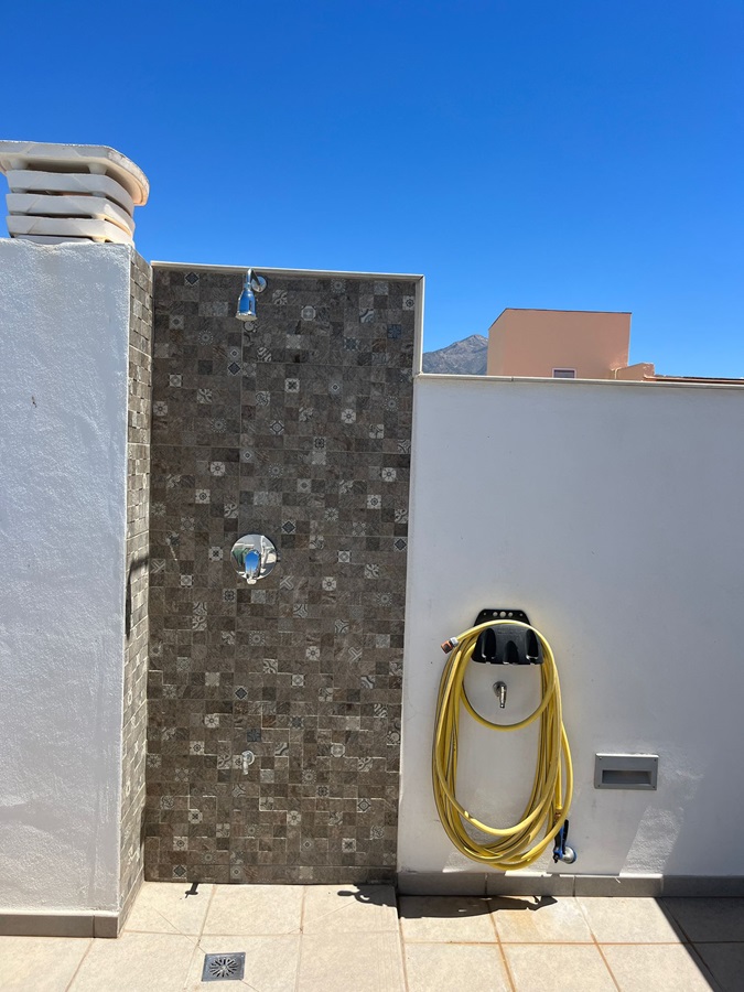 Exclusief bij Villandalux, penthouse in het centrum van Nerja met prachtig zeezicht en jacuzzi