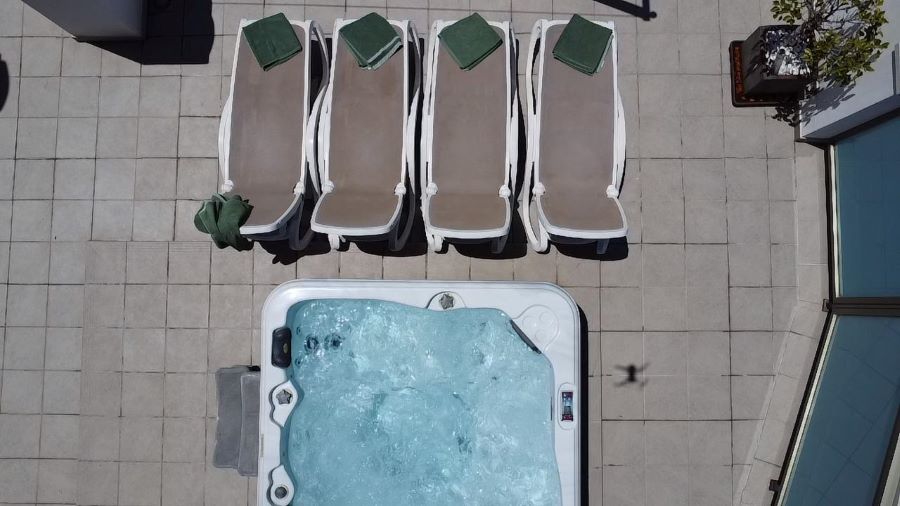 Exklusiv in Villandalux, Penthouse im Zentrum von Nerja mit schönem Meerblick und Whirlpool