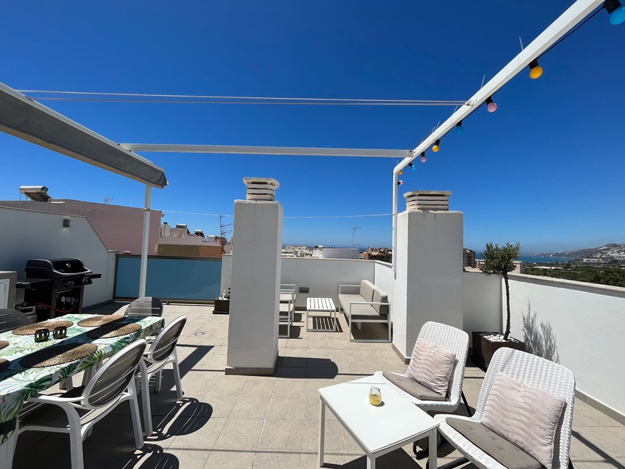 Exklusiv in Villandalux, Penthouse im Zentrum von Nerja mit schönem Meerblick und Whirlpool