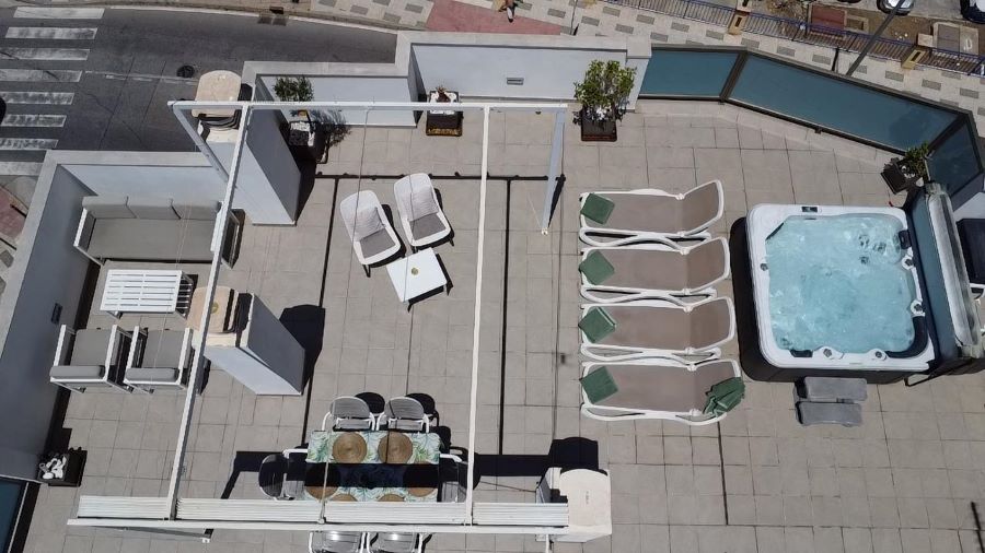 Exklusiv in Villandalux, Penthouse im Zentrum von Nerja mit schönem Meerblick und Whirlpool