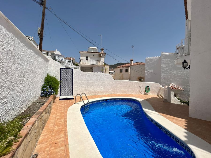 Exklusiv in Villandalux, Villa mit privatem Pool 500 Meter vom Strand von Burriana entfernt.