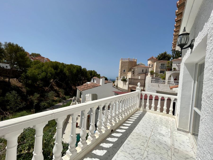 In esclusiva per Villandalux, villa con piscina privata a 500 metri dalla spiaggia di Burriana.