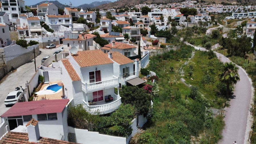 Exklusiv in Villandalux, Villa mit privatem Pool 500 Meter vom Strand von Burriana entfernt.