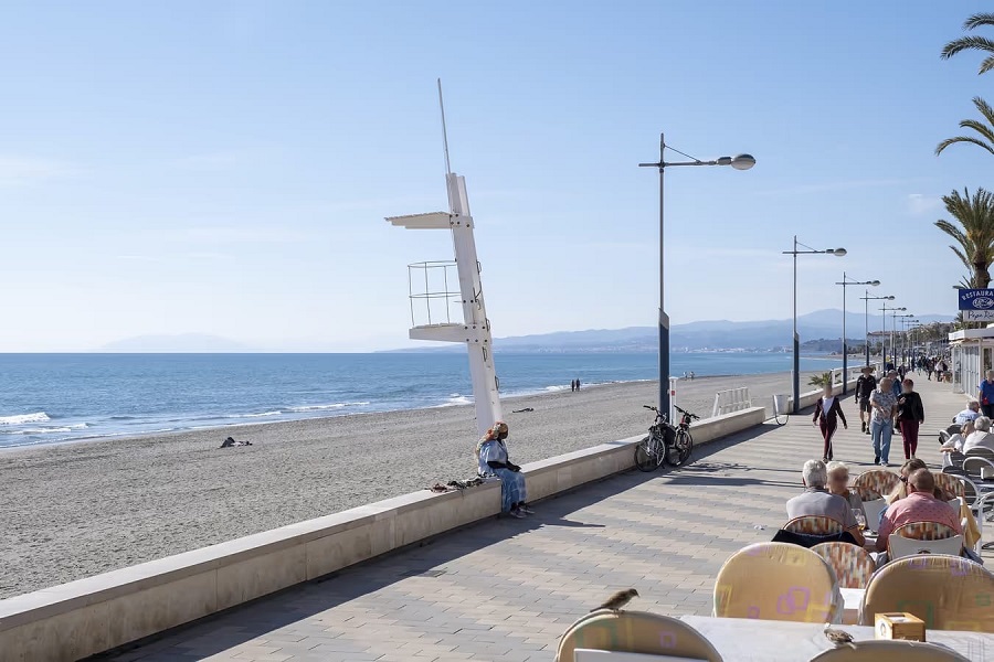 Vakker 3-roms leilighet nær stranden i Torrox Costa.