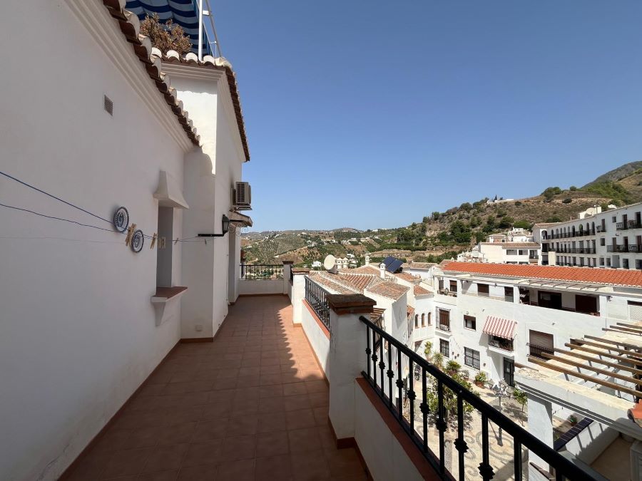 In esclusiva per Villandalux, appartamento a Frigiliana con splendida vista sulle montagne.