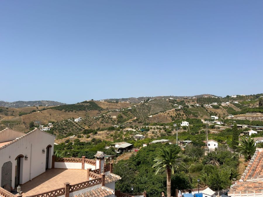 Exclusivo de Villandalux, apartamento en Frigiliana con preciosas vistas a la montaña.