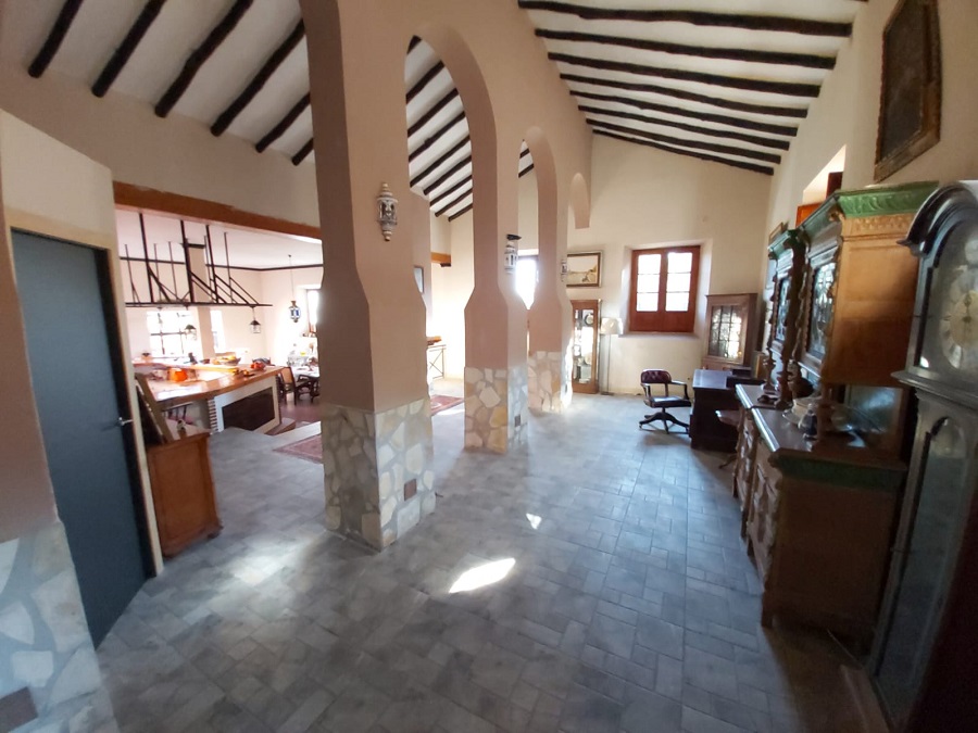 Special characteristic detached house in Nerja with 4 spacious bedrooms, 3 bathrooms and private pool.